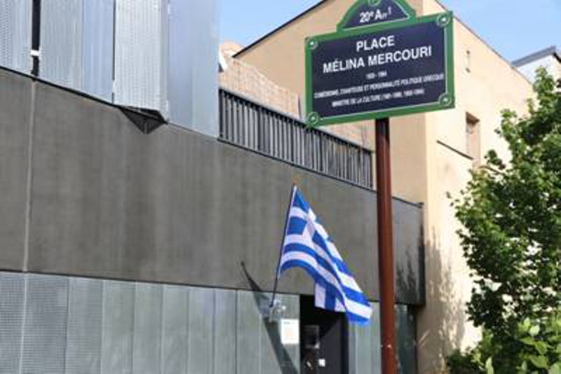 drapeau grec place mercouri.jpg